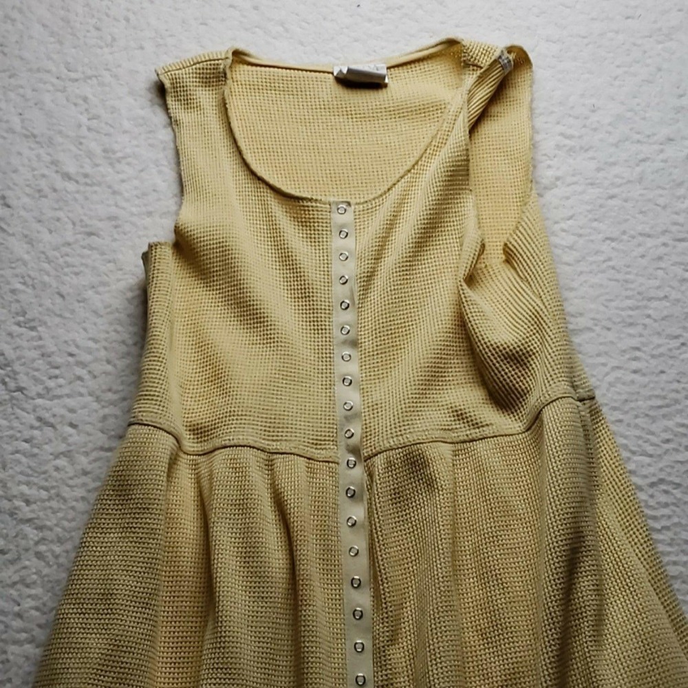 Moda Int'l Dress Womens Small Yellow Solid Sleeveless Scoop Neck Studded Sweater